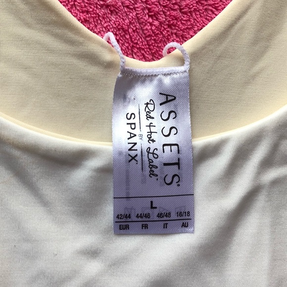 ASSETS SPANX Cream Ivory Slimming Top - Picture 4 of 8